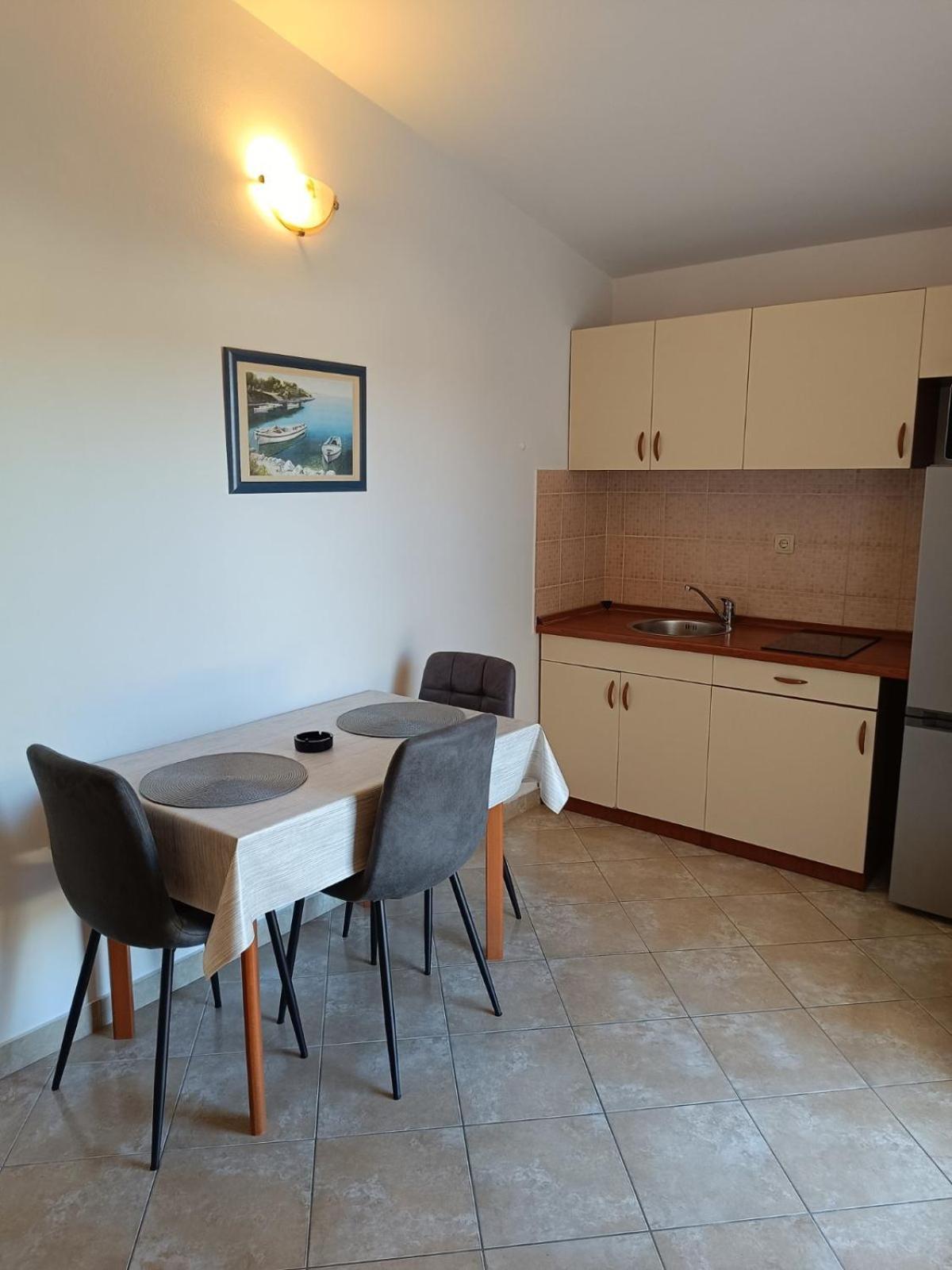 Apartmani Ljubo Primošten المظهر الخارجي الصورة