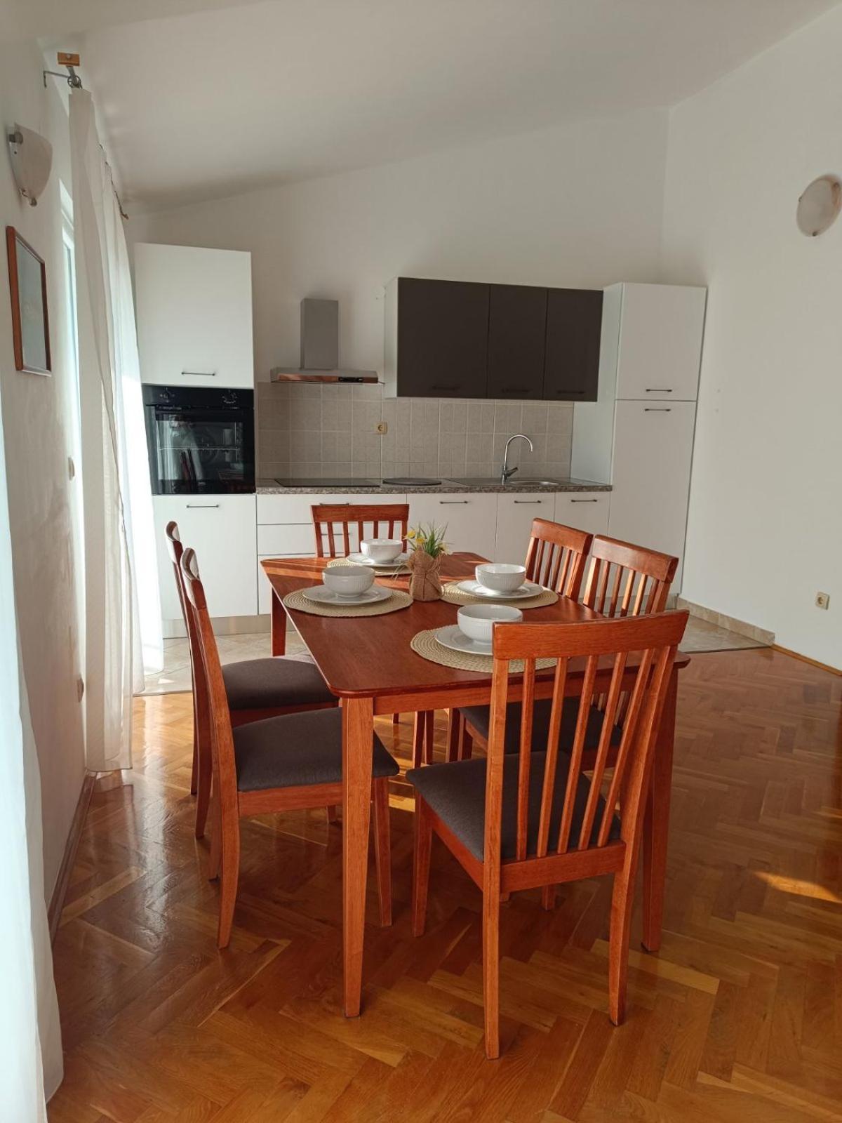 Apartmani Ljubo Primošten المظهر الخارجي الصورة